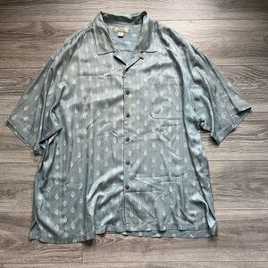 Men's Short-Sleeve Button-Up Shirt